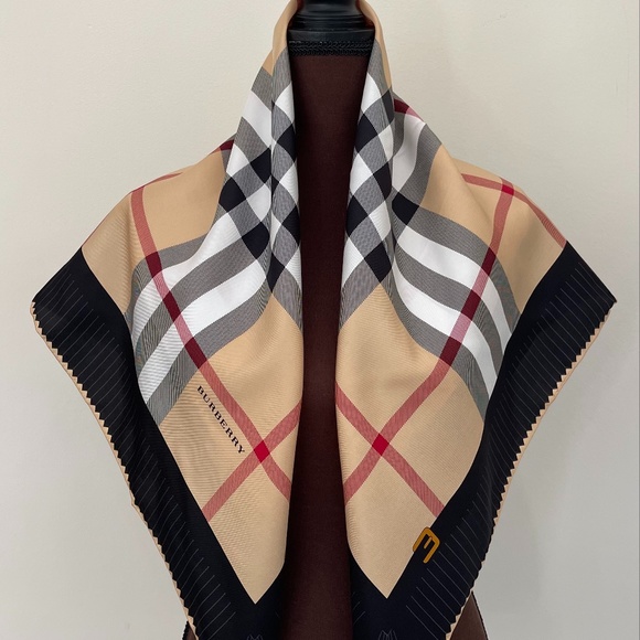 Burberry Scarf Iconic Beige Check Black Border Silk Wrap - Picture 4 of 10